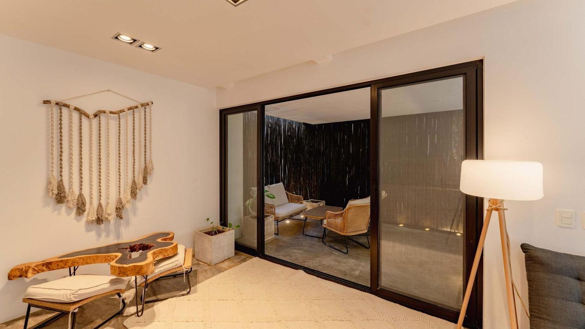 Apartment Stylish 3br Retreat In Serene Luxury Setting