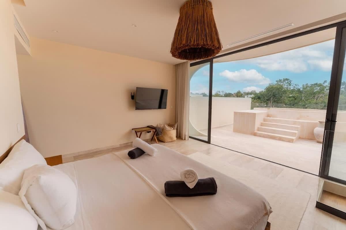 Mistiq - Modern 3br Oasis In With Pool & Chic Design *