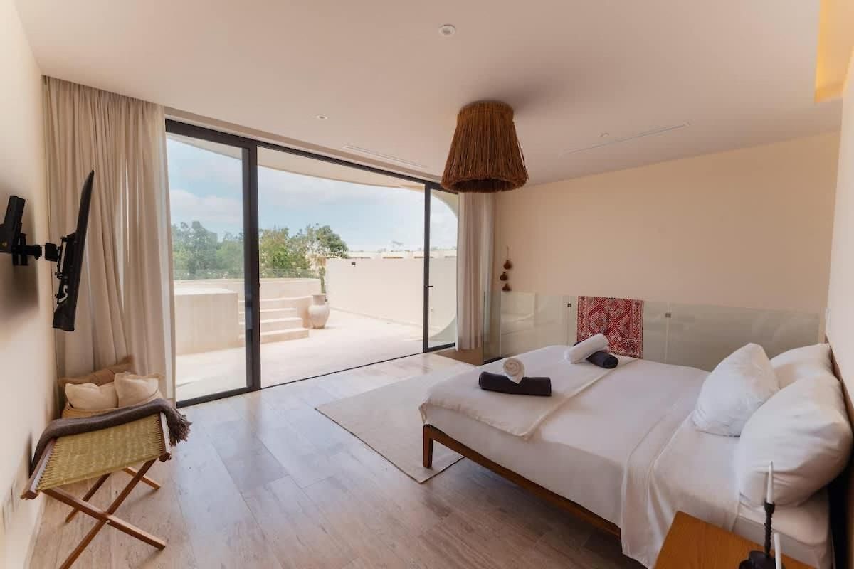 Mistiq - Modern 3br Oasis In With Pool & Chic Design