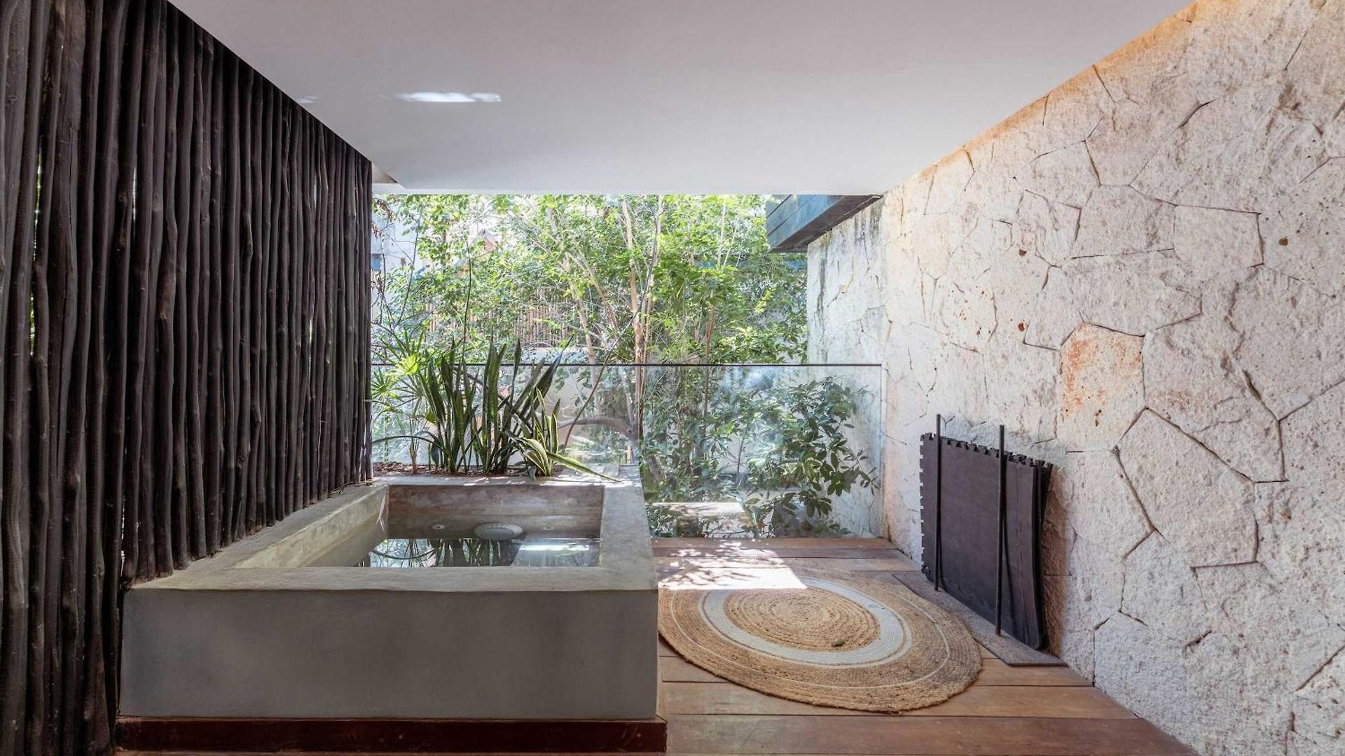 Stylish 3br Retreat In Serene Luxury Setting *