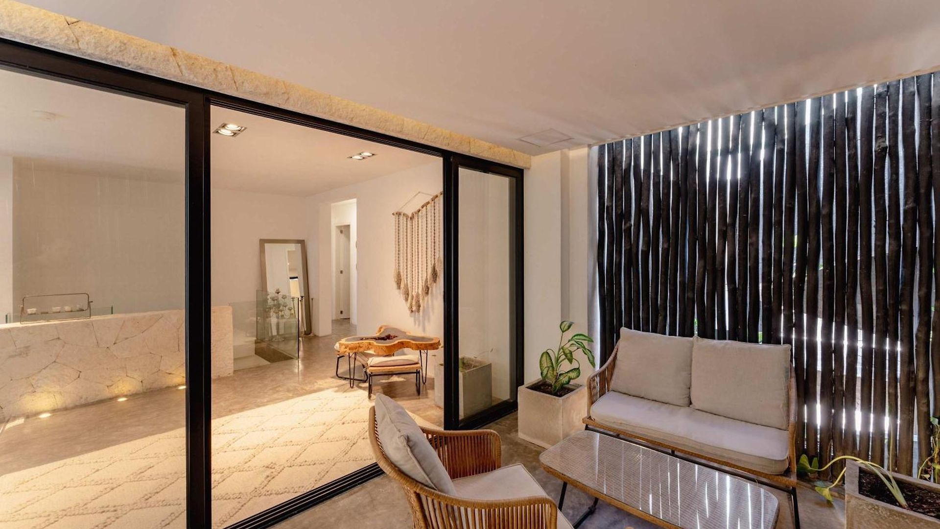 Stylish 3br Retreat In Serene Luxury Setting