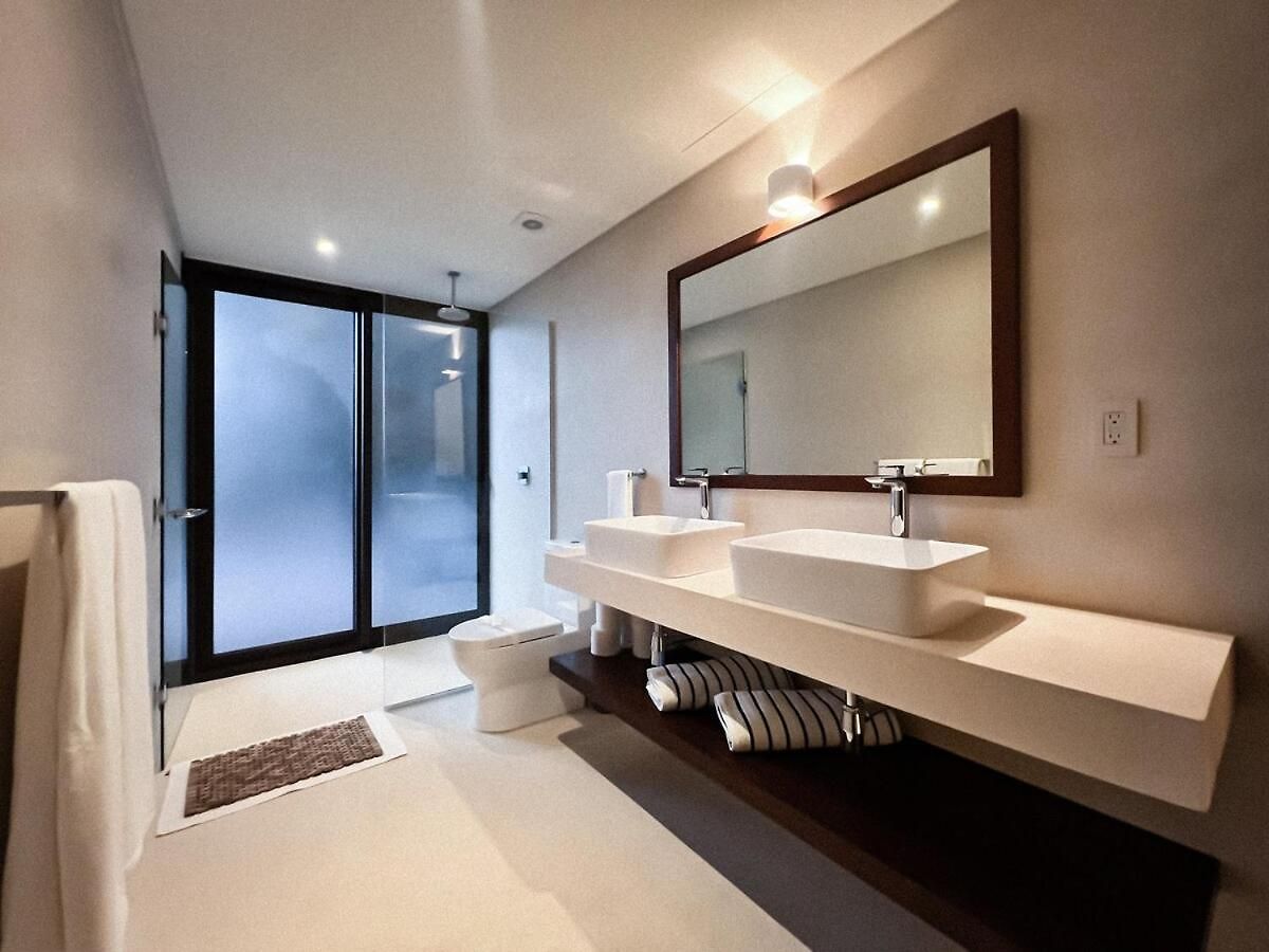 Gated 2br With Rooftop Pool *