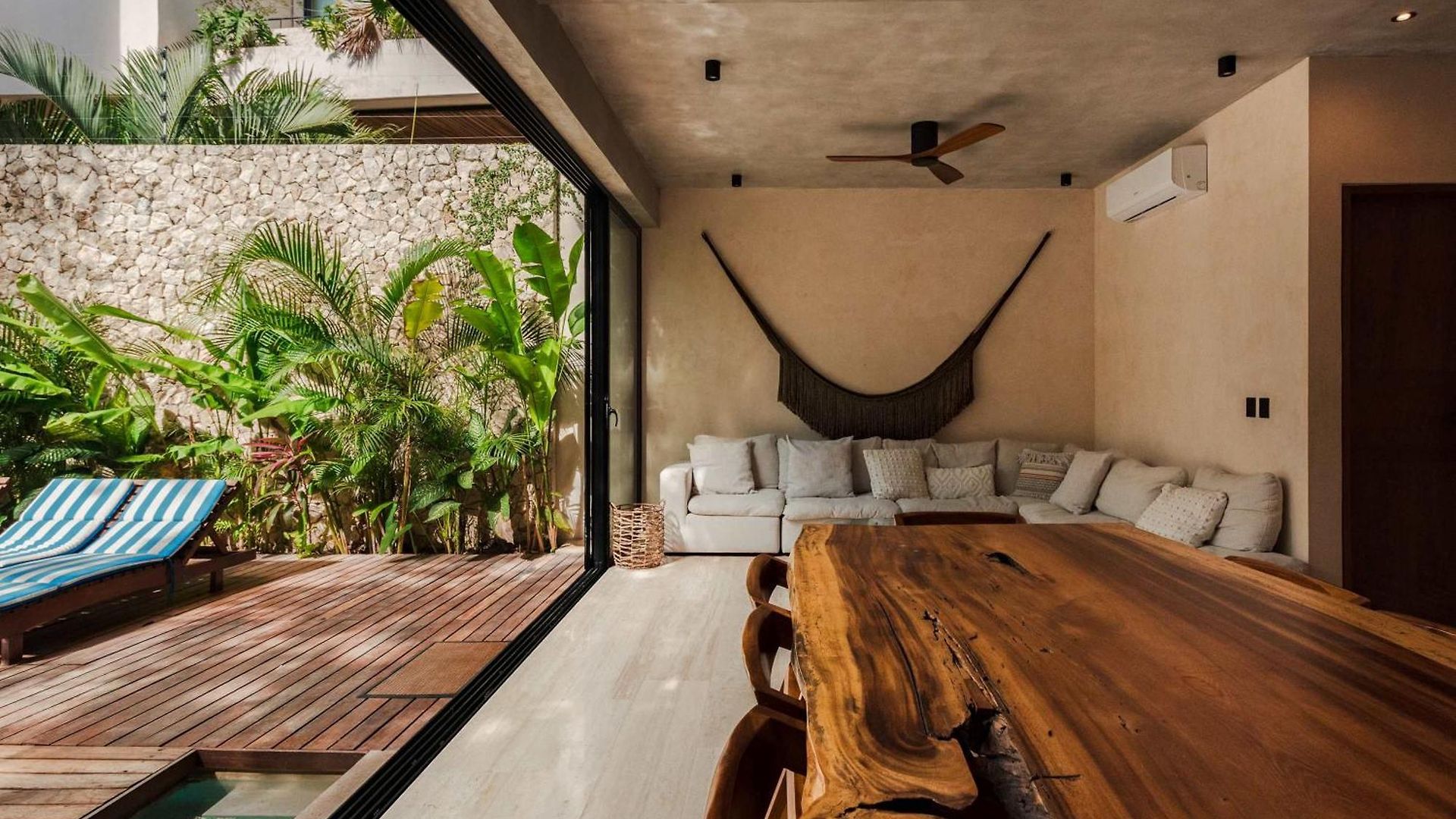Villa Luxury 5 Bedroom Pool Tiki Bar & Outdoor Gym