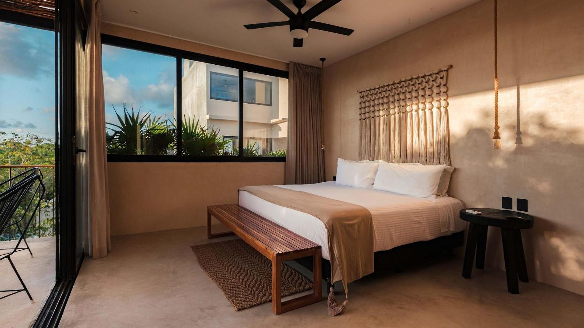 Villa Luxury 5 Bedroom Pool Tiki Bar & Outdoor Gym *