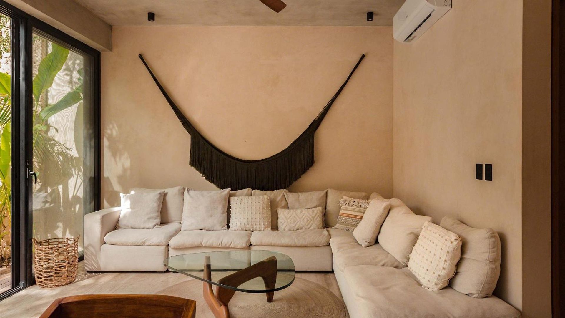 Villa Luxury 5 Bedroom Pool Tiki Bar & Outdoor Gym