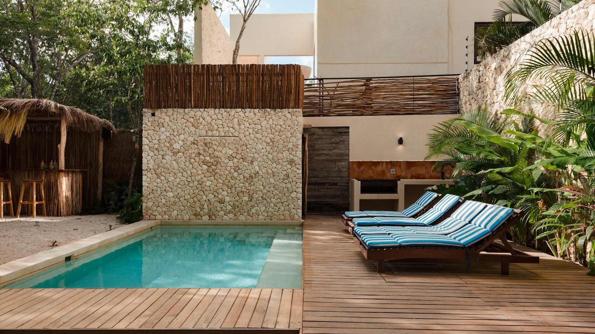 Villa Luxury 5 Bedroom Pool Tiki Bar & Outdoor Gym *