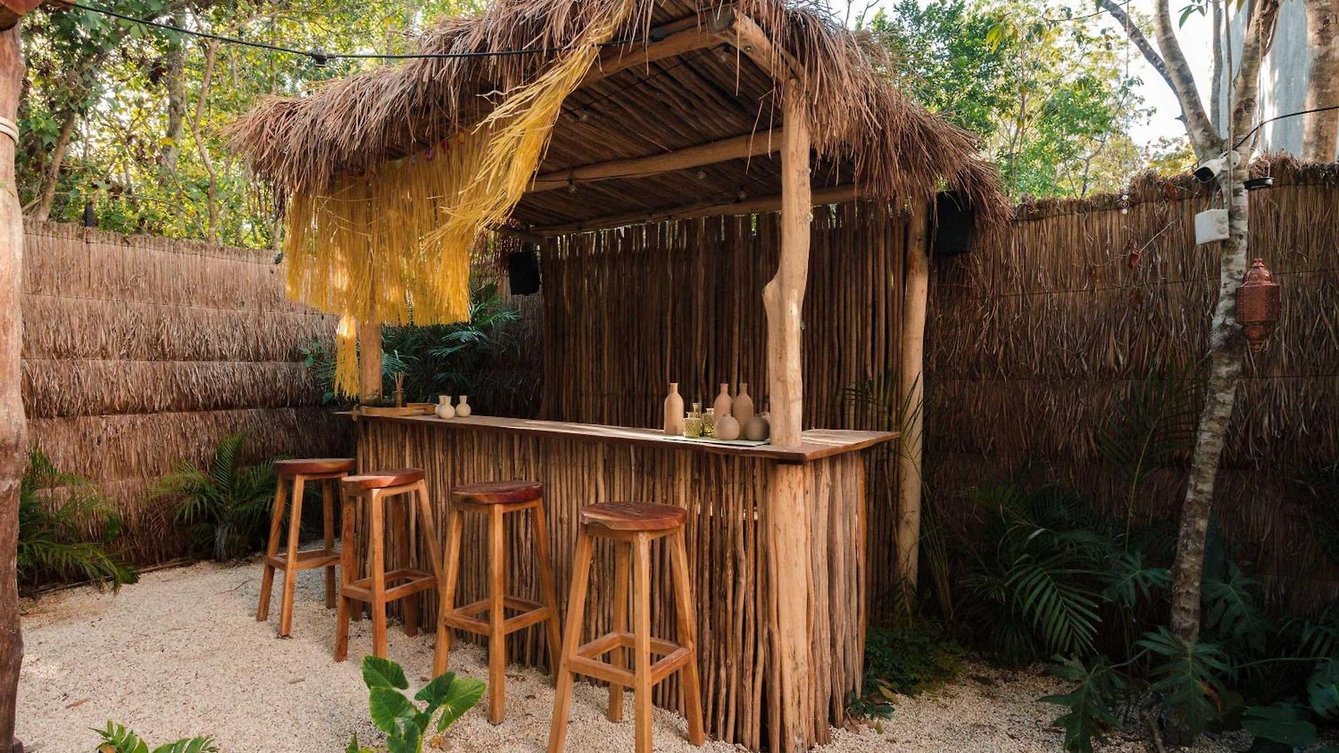 Luxury 5 Bedroom Pool Tiki Bar & Outdoor Gym Villa