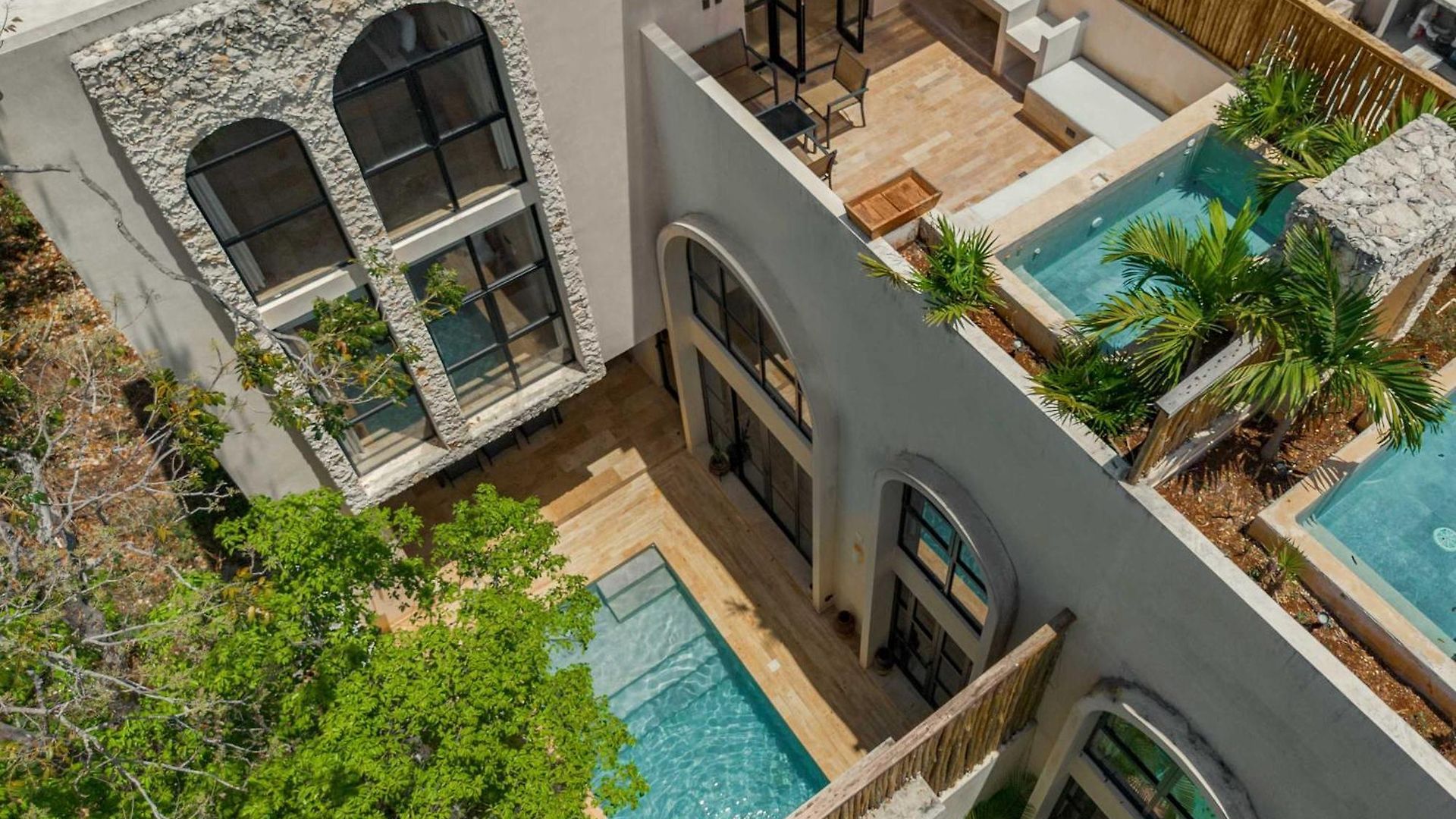 Luxury 4 Bedroom With Private Rooftop Pool