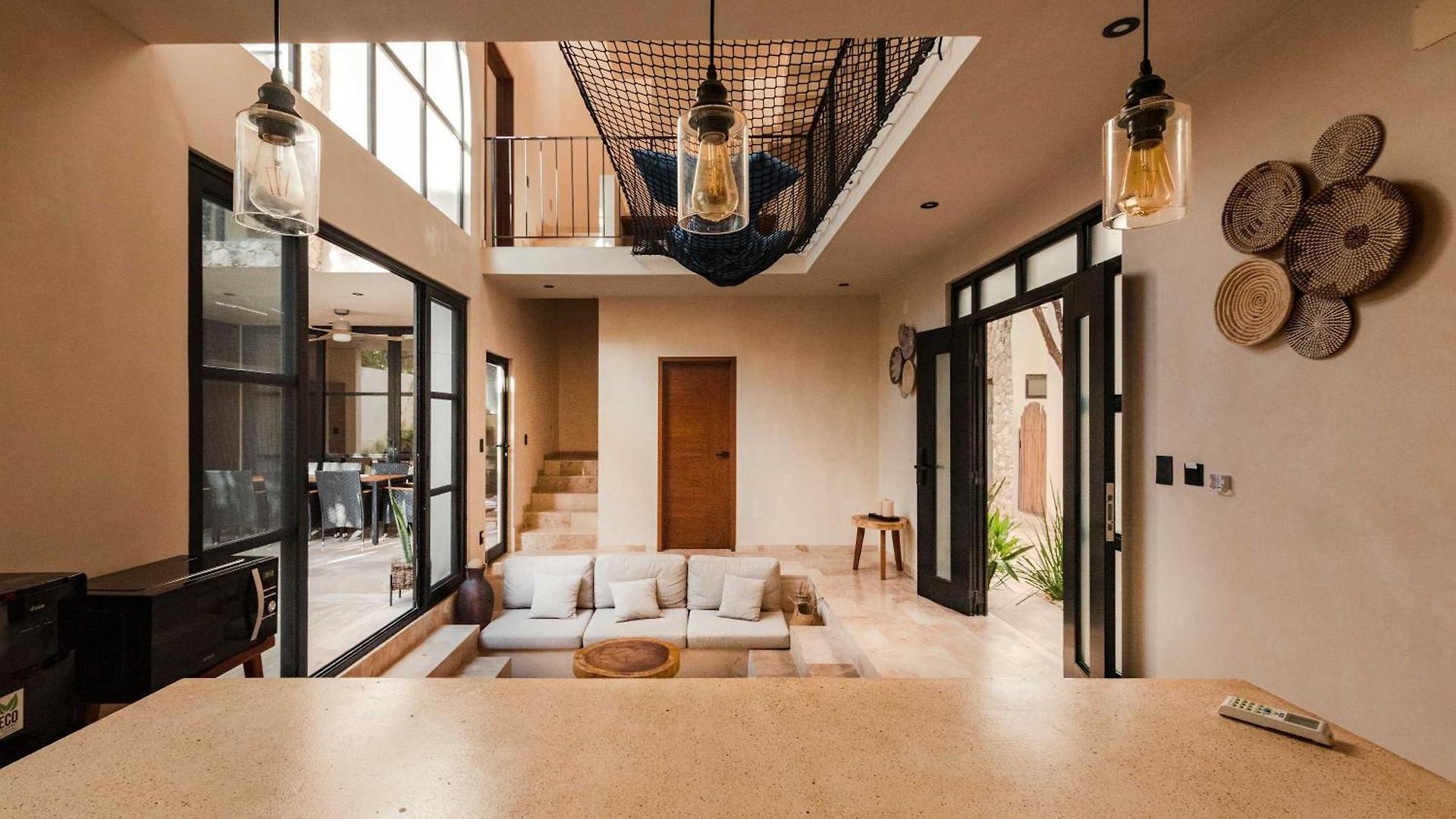 Luxury 4 Bedroom With Private Rooftop Pool Holiday home *