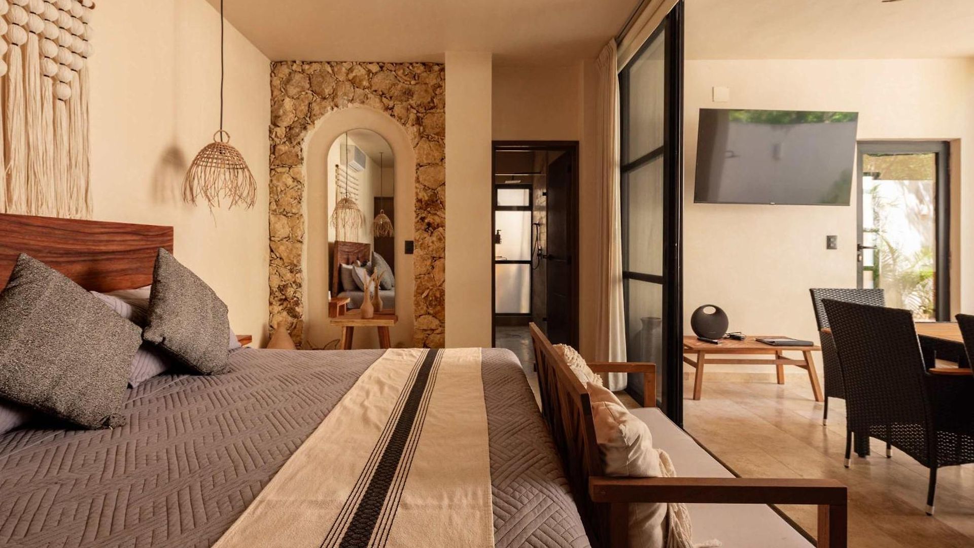 Luxury 4 Bedroom With Private Rooftop Pool Holiday home
