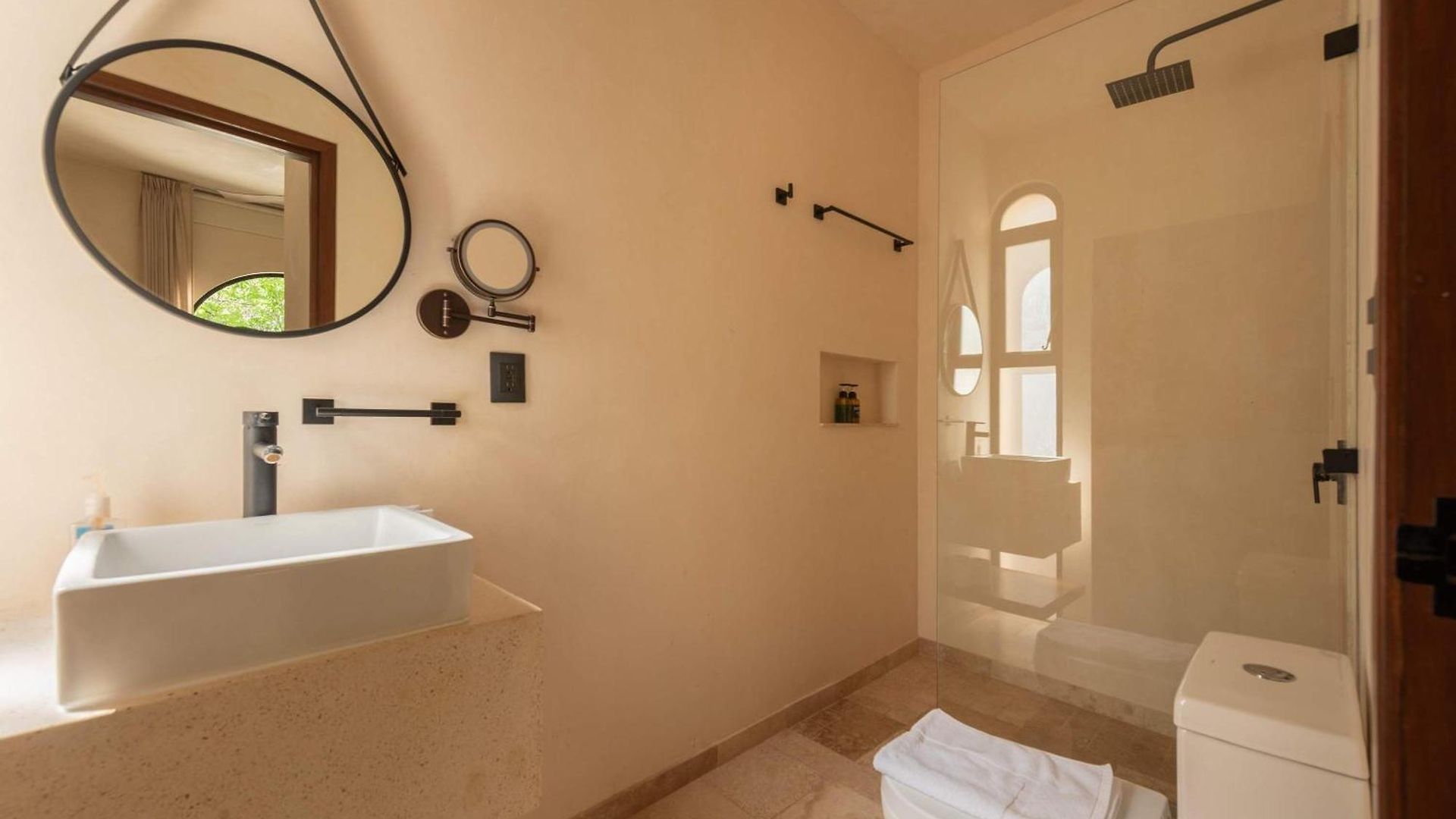 Luxury 4 Bedroom With Private Rooftop Pool Holiday home *