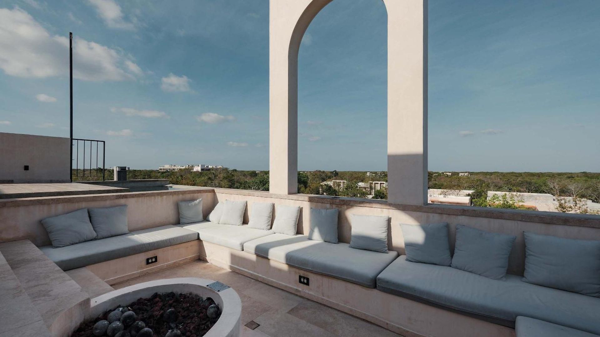 Holiday home Luxury 4 Bedroom With Private Rooftop Pool