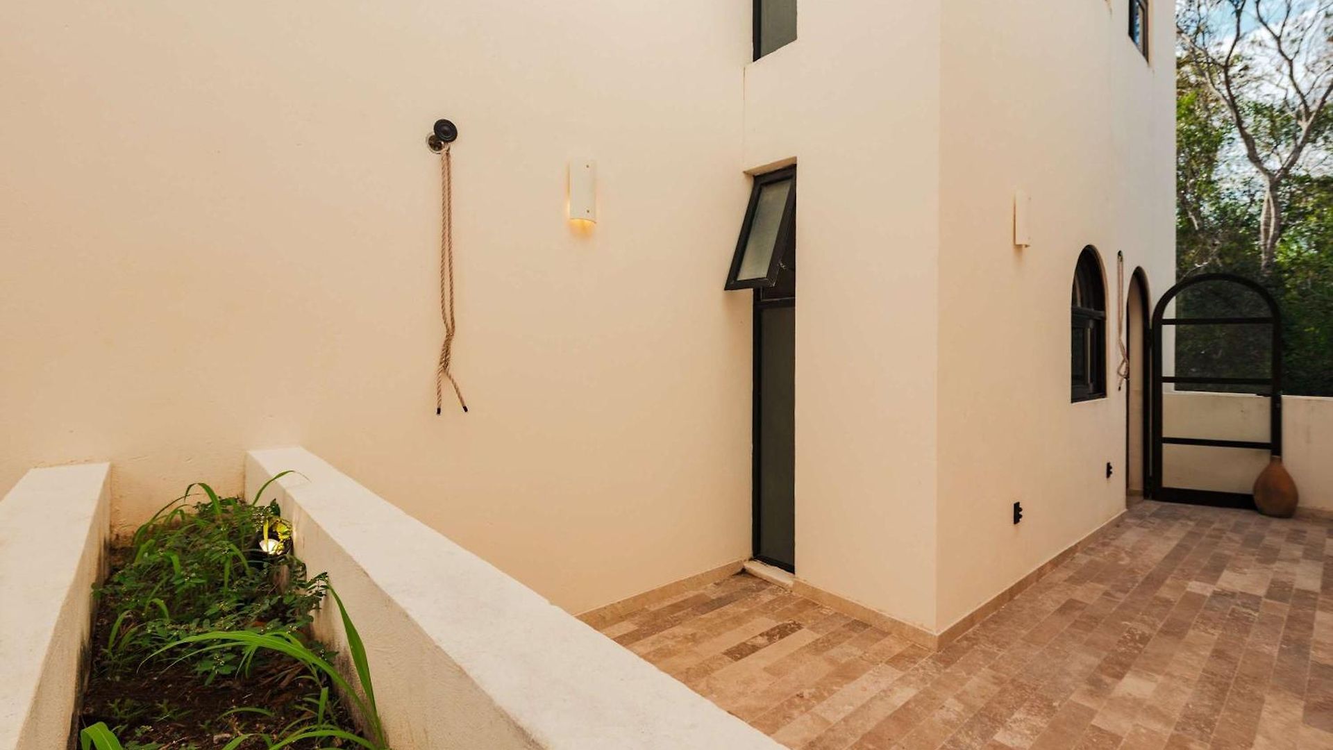 Holiday home Luxury 4 Bedroom With Private Rooftop Pool *