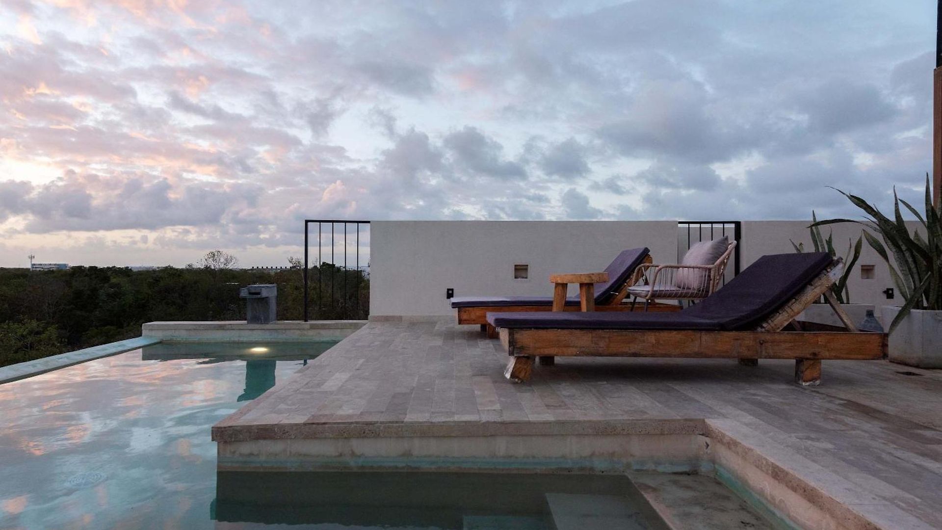 Luxury 4 Bedroom With Private Rooftop Pool Holiday home *