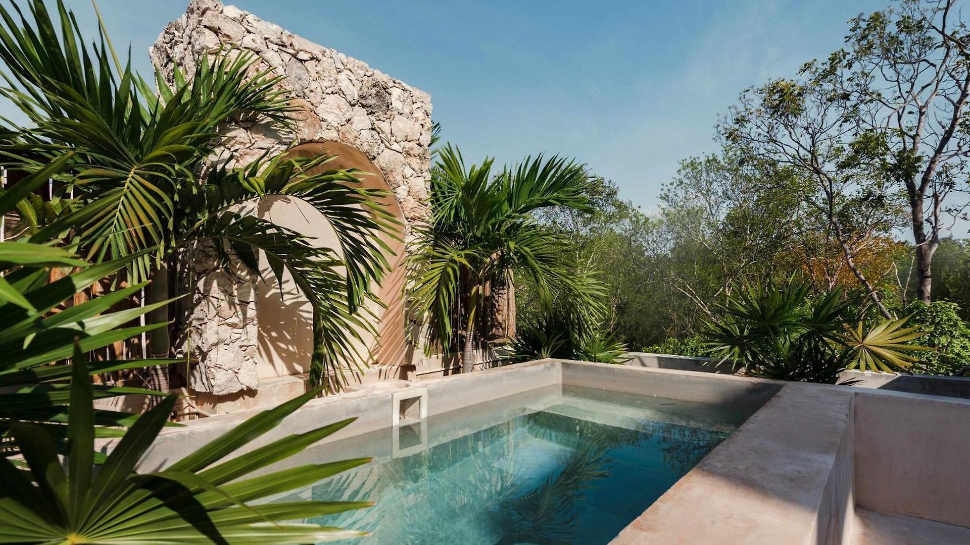 Holiday home Luxury 4 Bedroom With Private Rooftop Pool