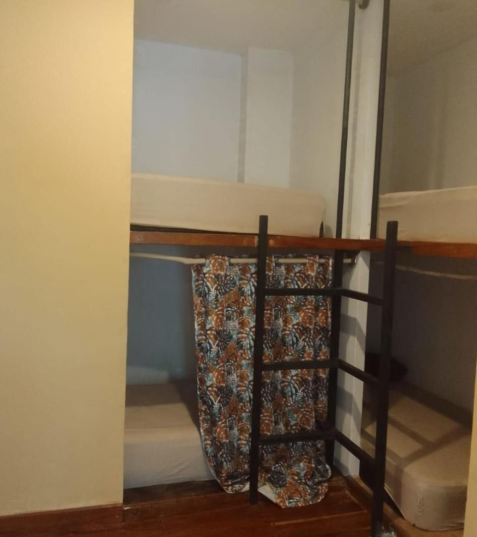 Capsule hotel Capsulas *