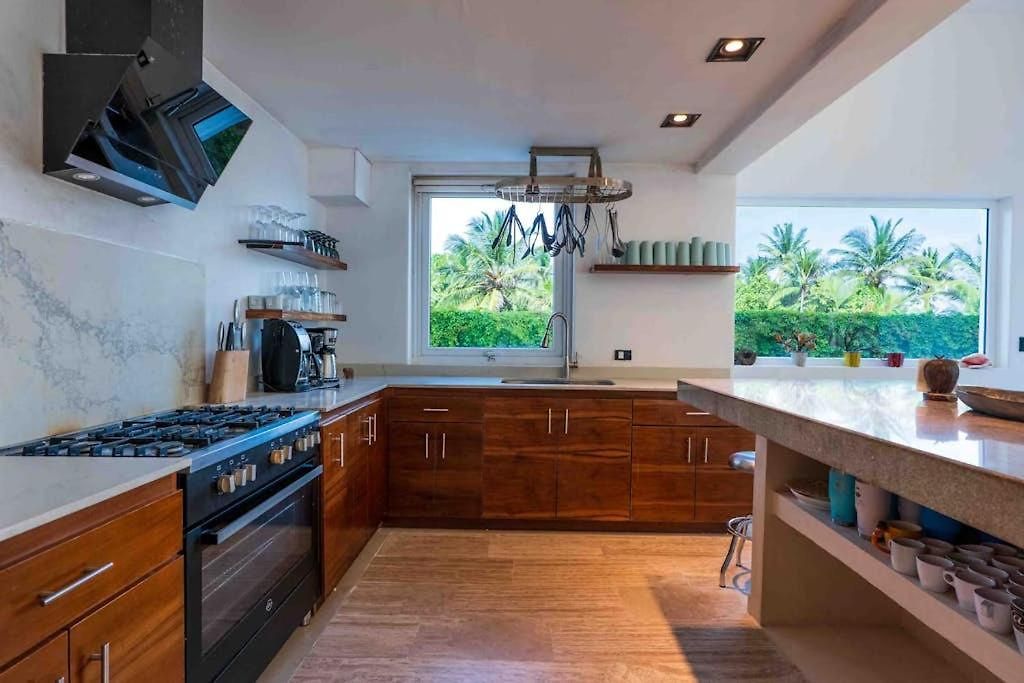Beachfront Paradise With Private Pool Ocean View Full Kitchen & Shaded Patio - Mandala Holiday home *