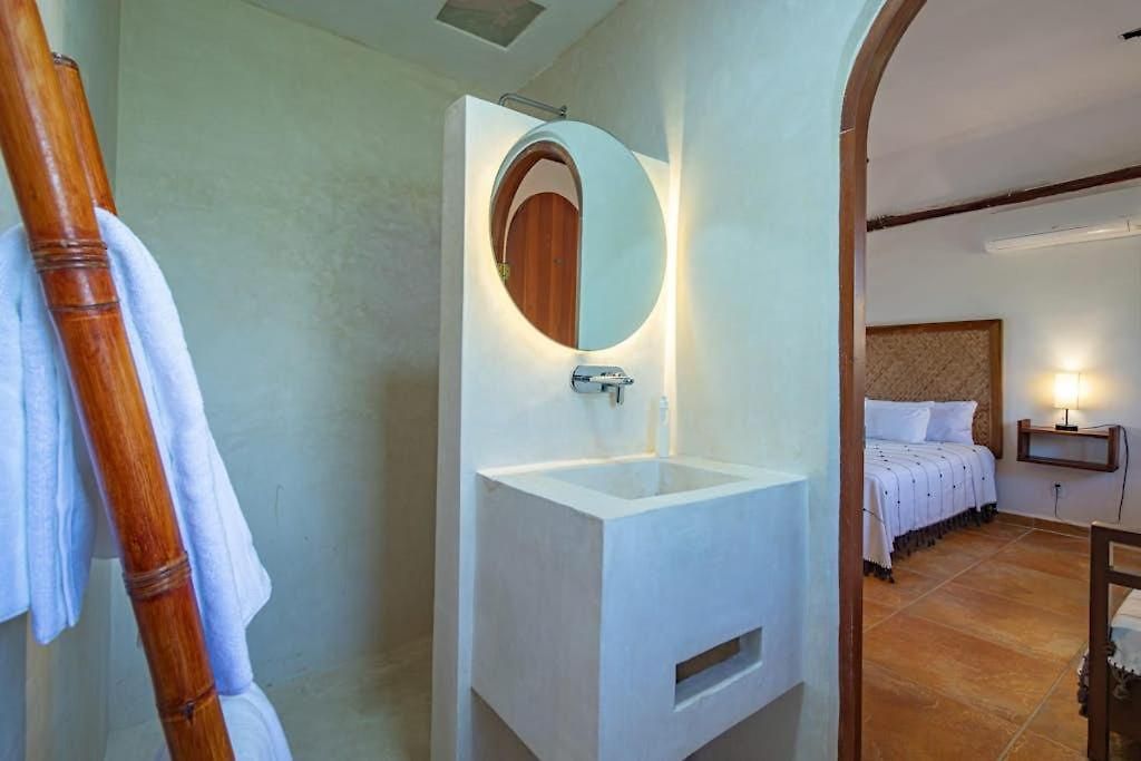 Beachfront With Private Pool Access Balcony With Ocean Views Patio - Belleza Holiday home *