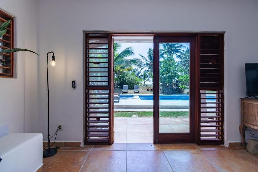 Beachfront With Private Pool Access Balcony With Ocean Views Patio - Belleza Holiday home *
