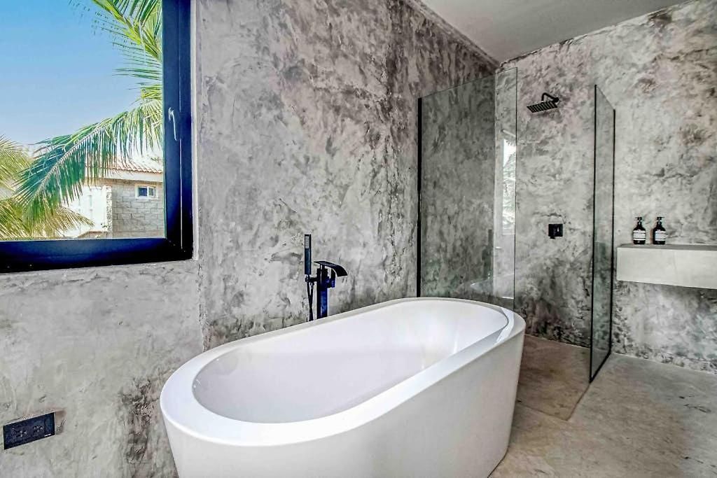 Beachfront With Private Heated Pool Jacuzzi Sauna Ocean Views & Ac - 7th Heaven *