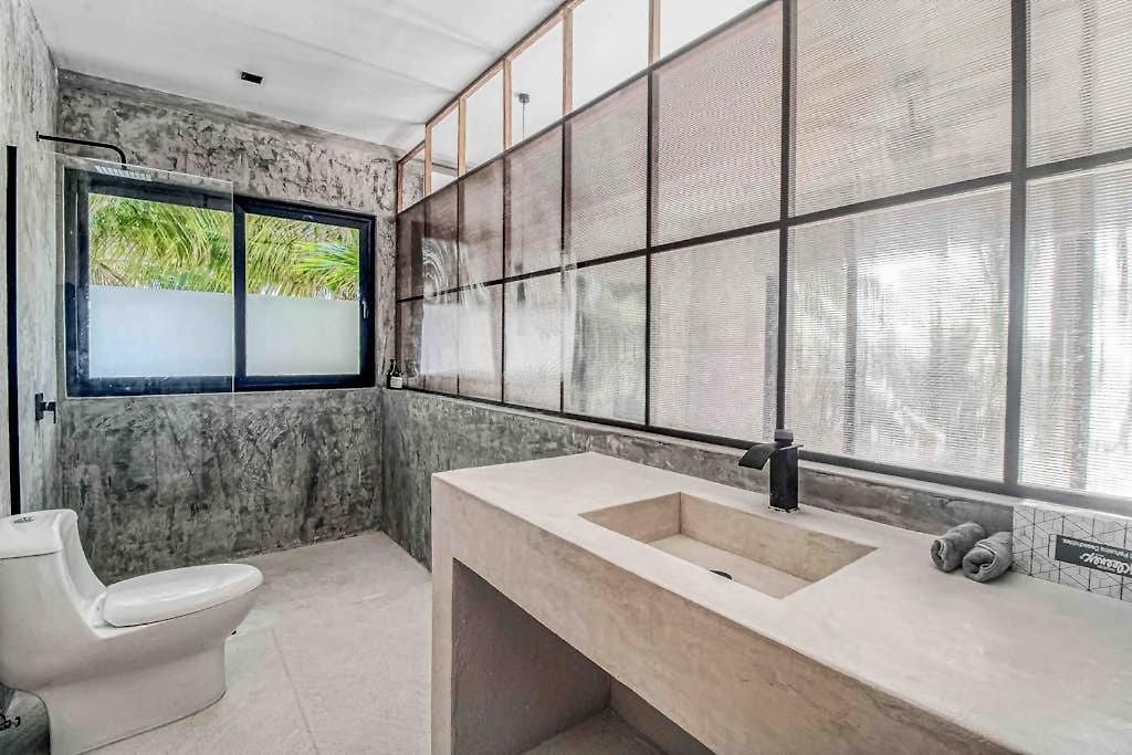 Beachfront With Private Heated Pool Jacuzzi Sauna Ocean Views & Ac - 7th Heaven *