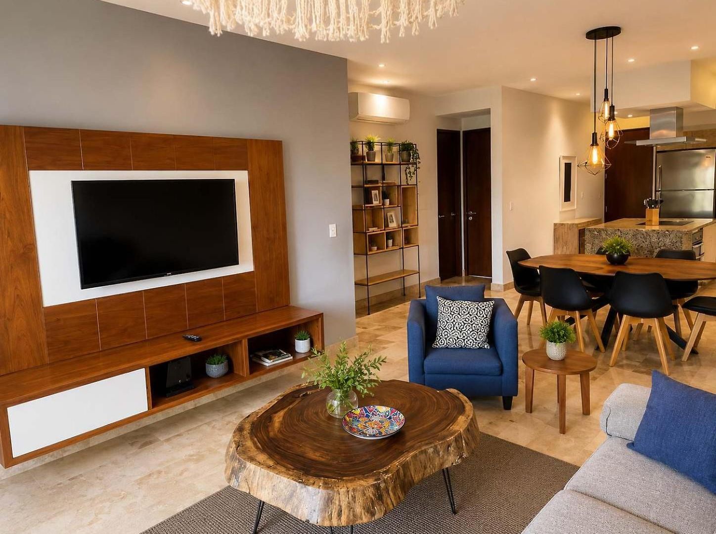 Penthouse 3br Only 1 Mile From Apartment