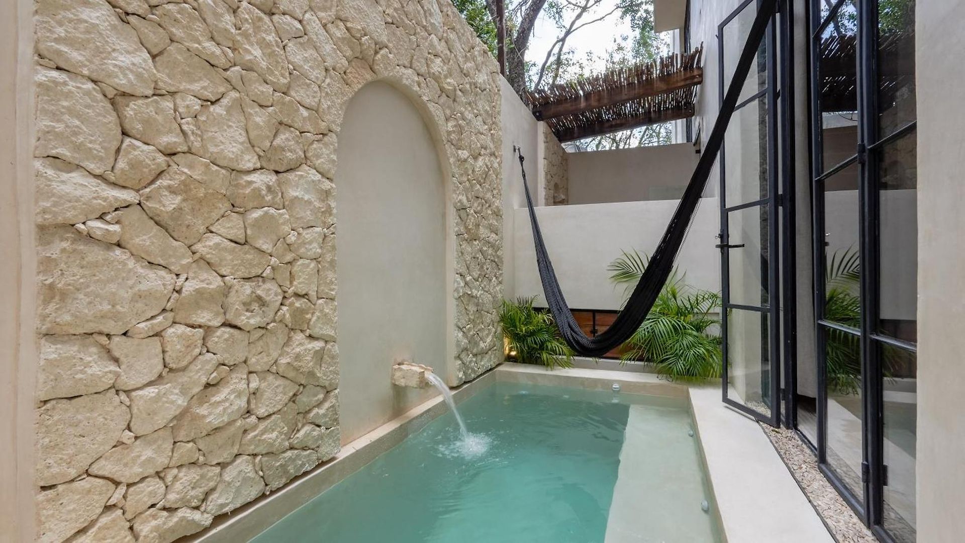 Apartment Bohemian 2br Boutique With Private Pool
