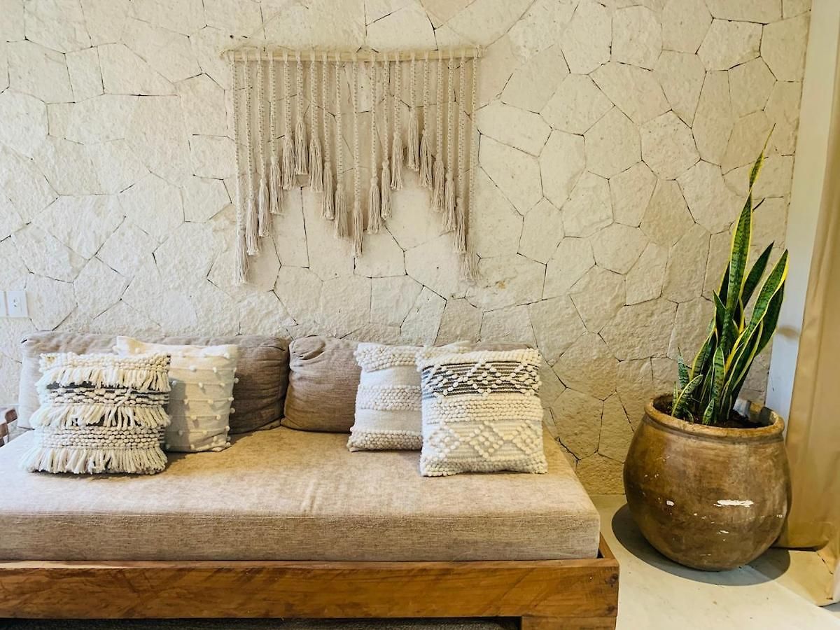 1 Bed Private Balcony Great Location *