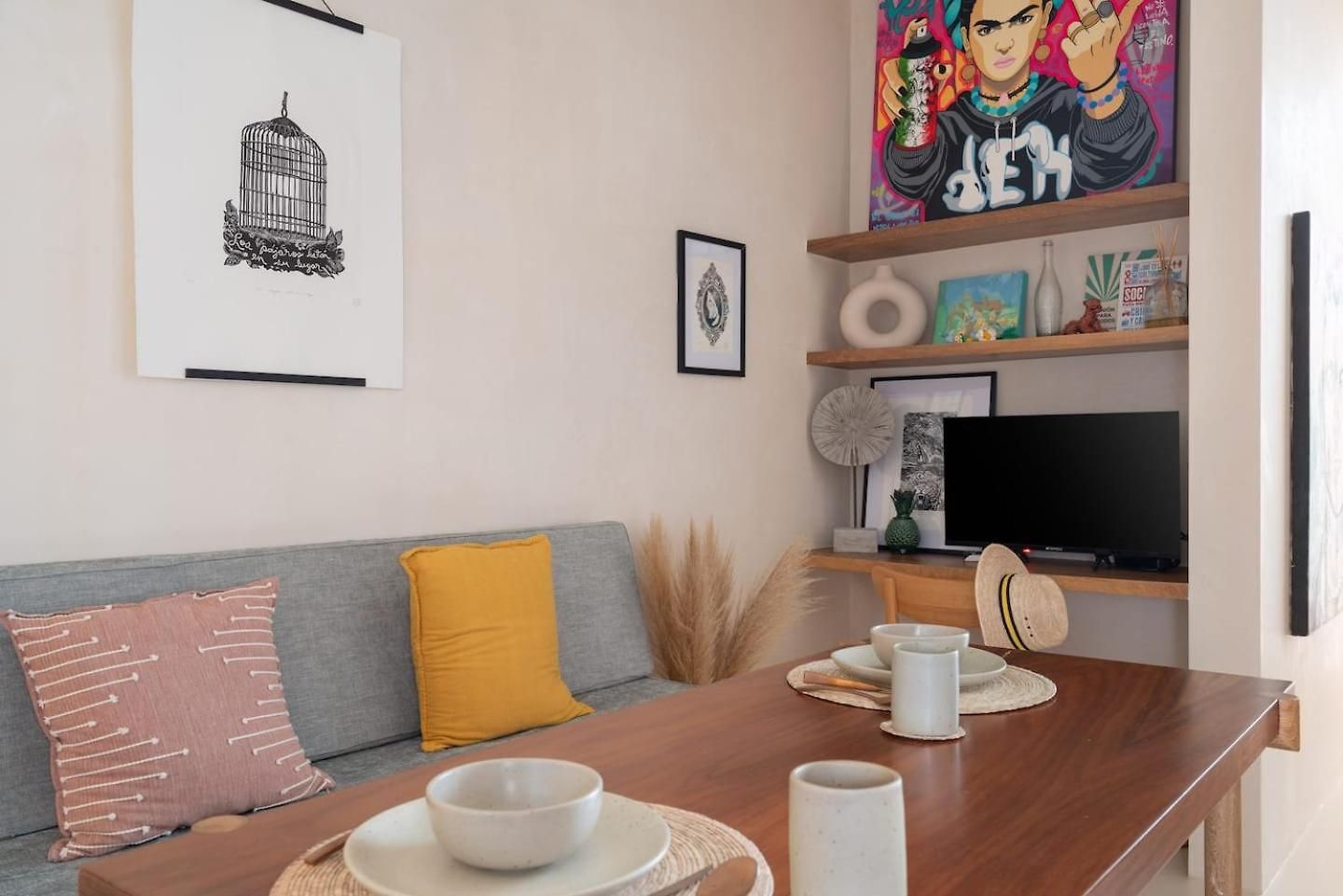 Chic Wrestaurant, Yoga, Coworking Areas Apartment *