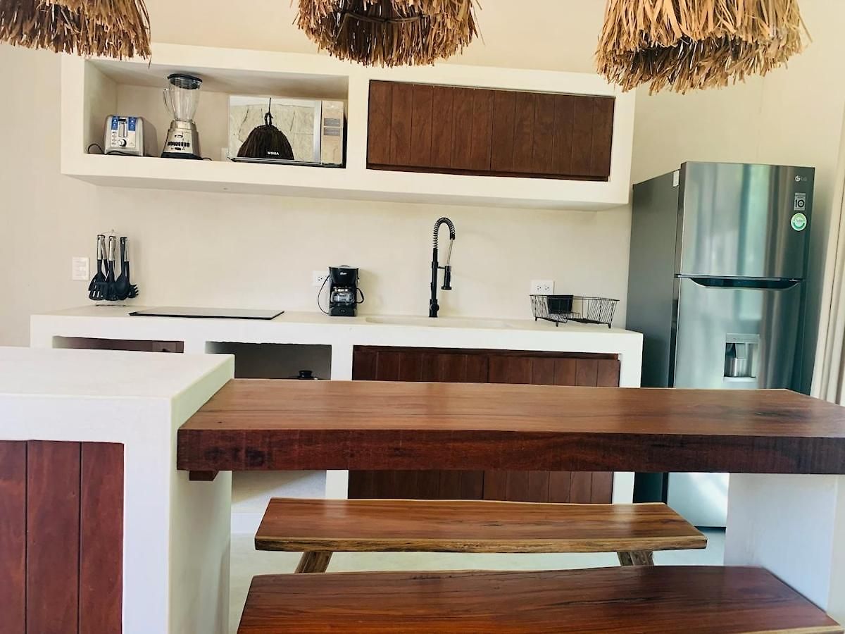 1 Bed Private Balcony Great Location *