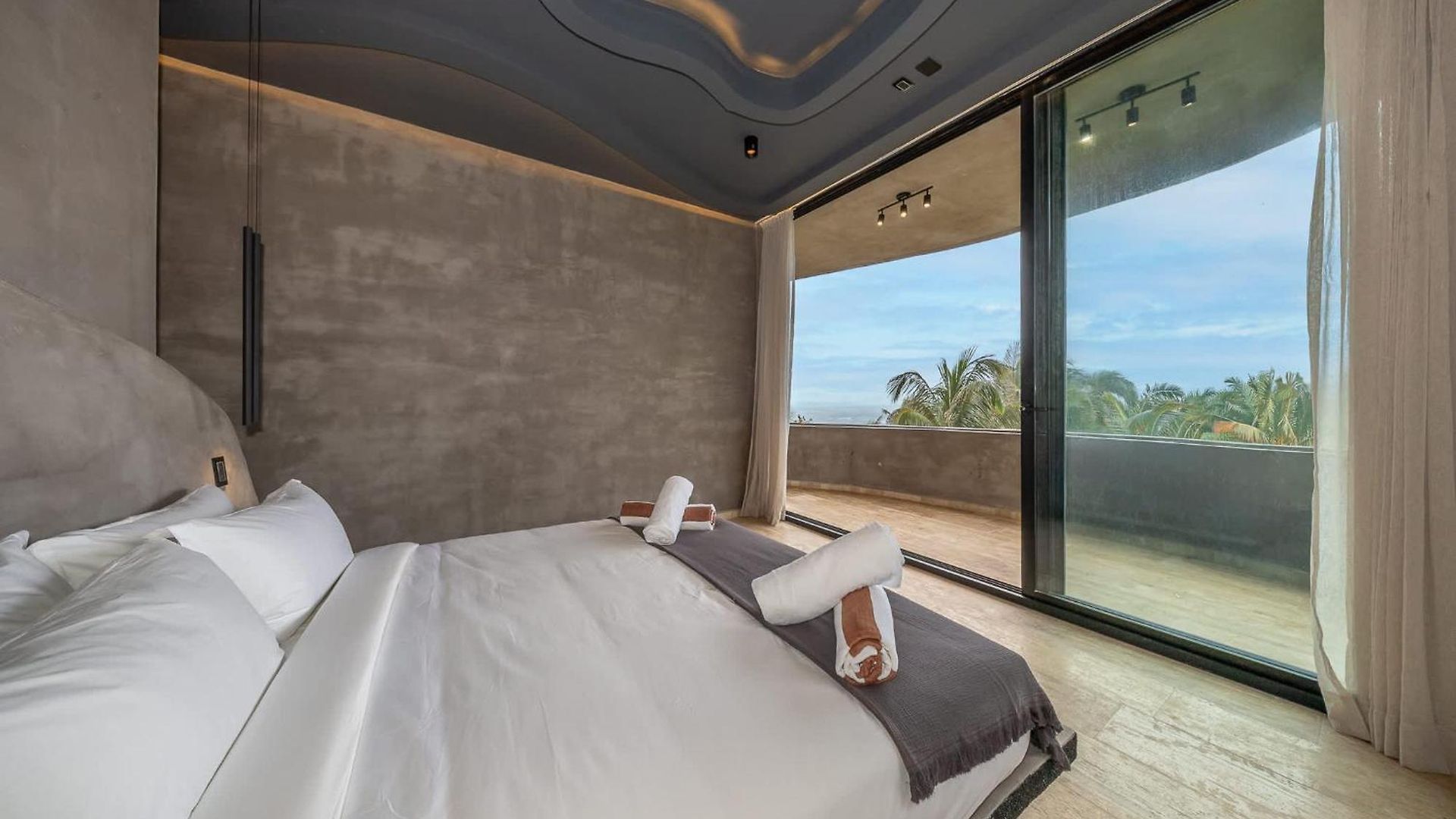 Apartment Oceanfront 4br Duplex In Maiim Tankah With Pool , & Gym