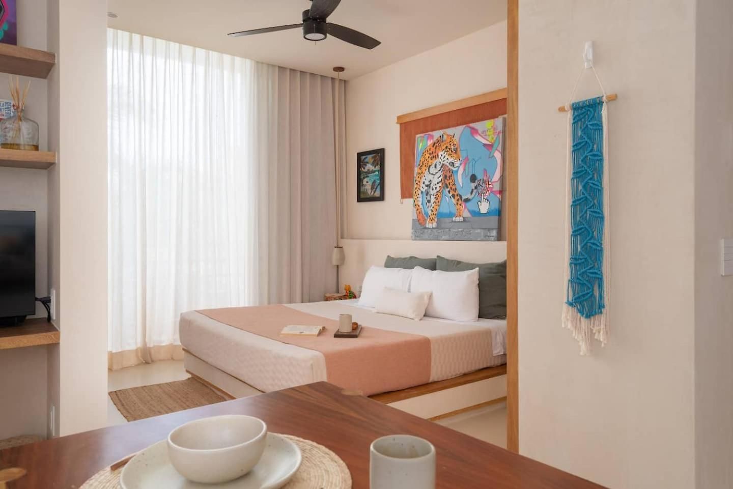Apartment Chic Wrestaurant, Yoga, Coworking Areas
