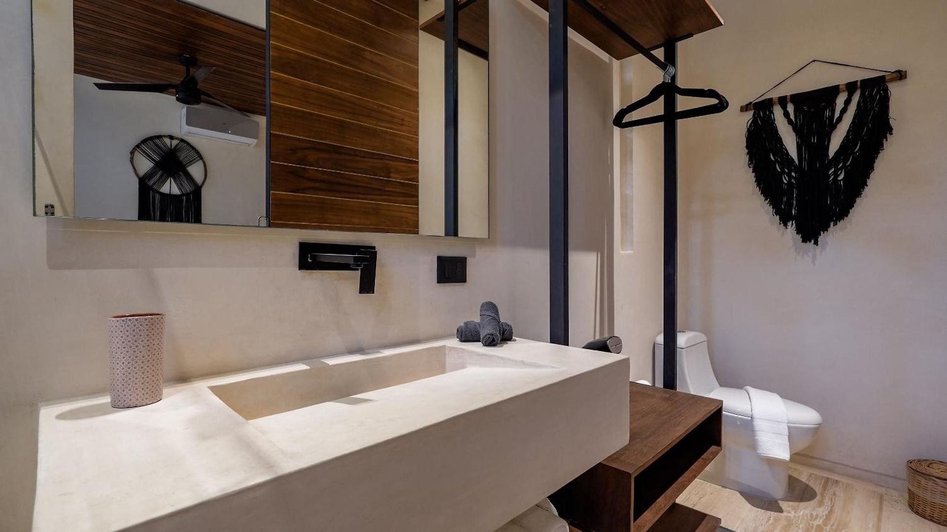 Bohemian 2br Boutique With Private Pool Apartment