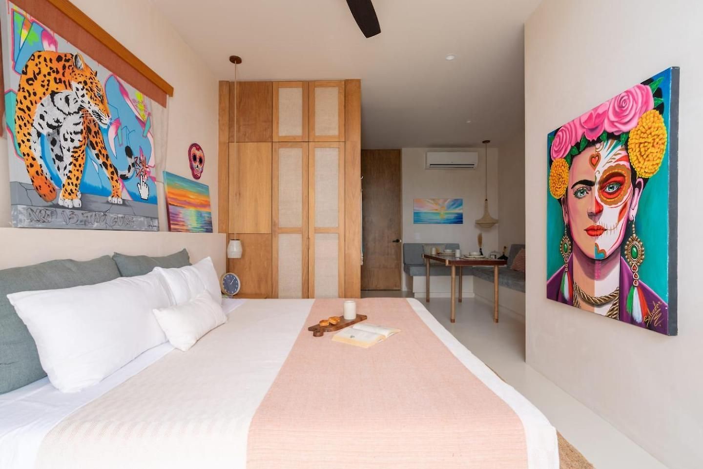 Apartment Chic Wrestaurant, Yoga, Coworking Areas