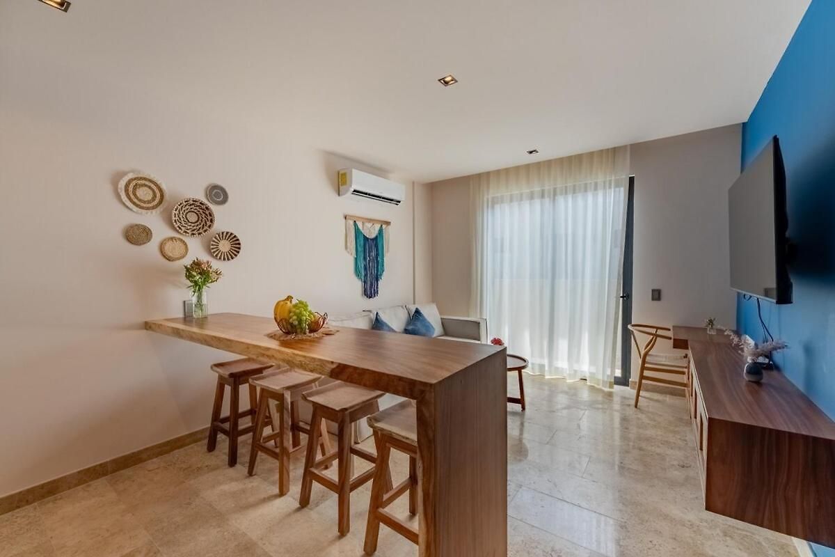 Tropical Penthouse 2br And Jacuzzi Apartment *