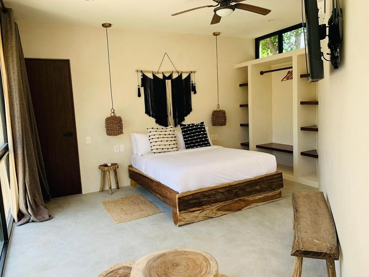 1 Bed Private Balcony Great Location Apartment *