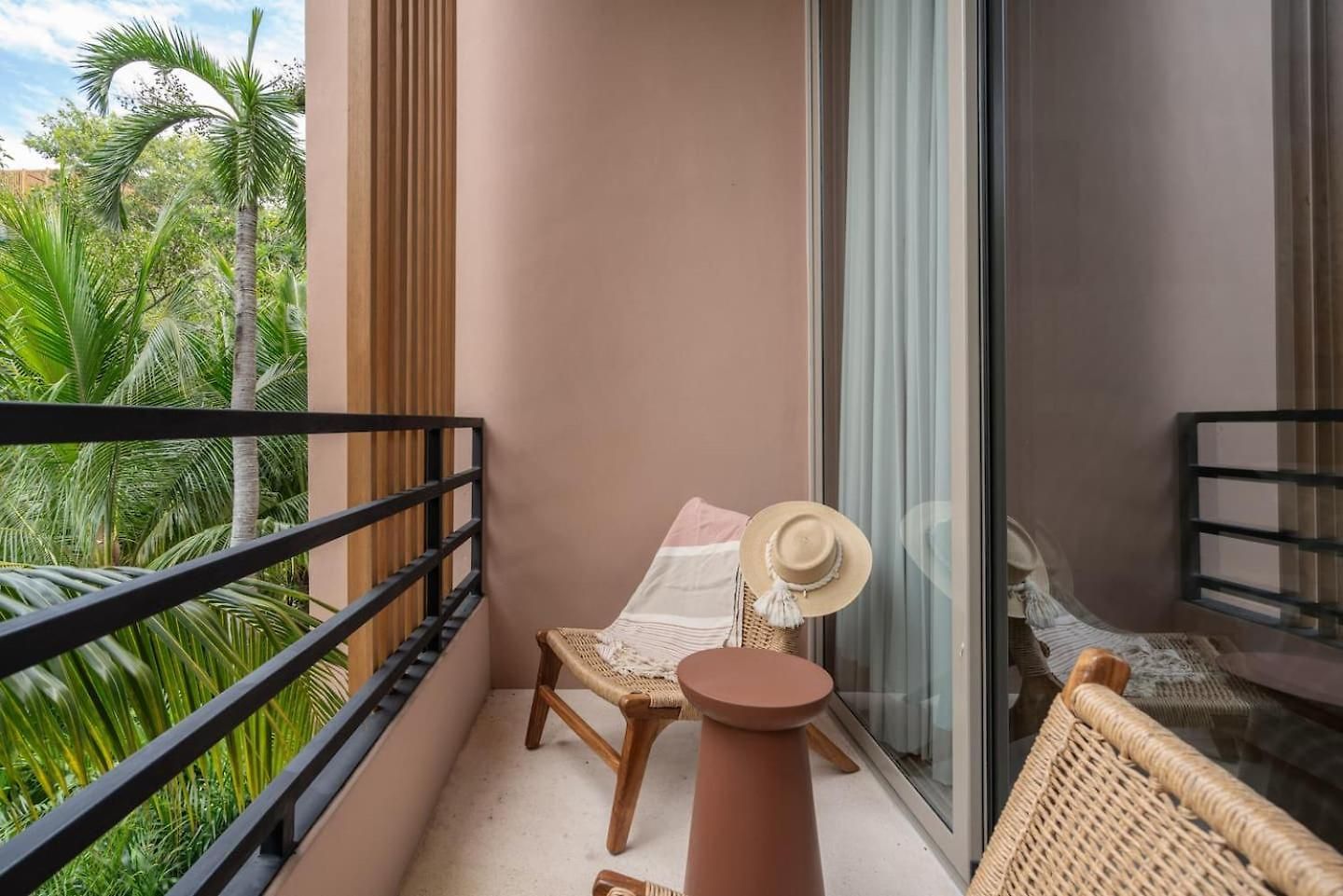 Chic Wrestaurant, Yoga, Coworking Areas Tulum