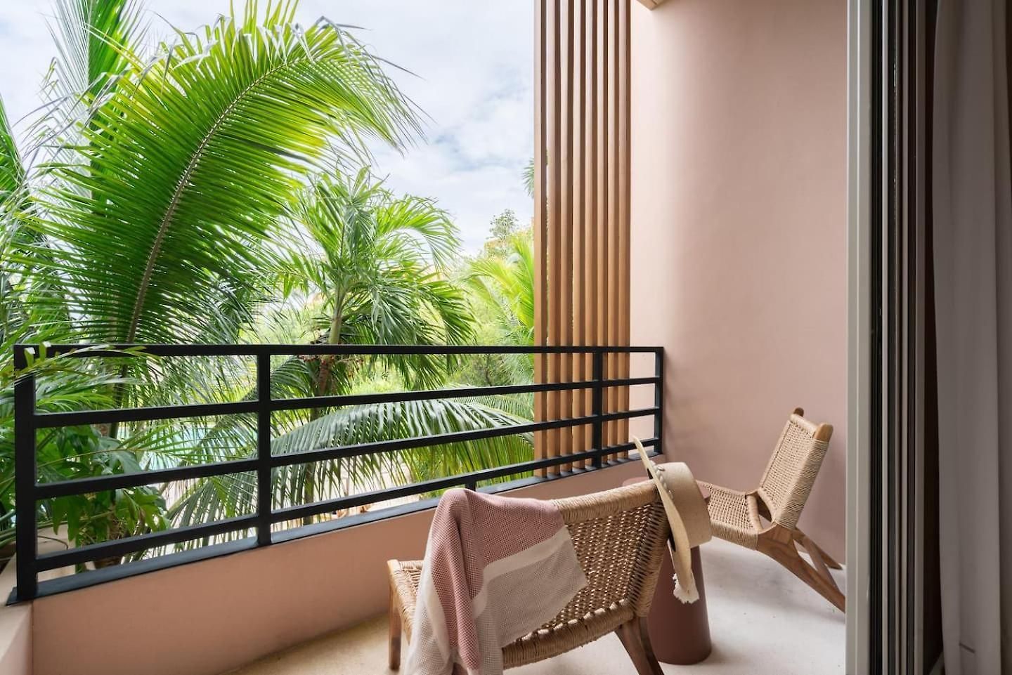 Chic Wrestaurant, Yoga, Coworking Areas Tulum