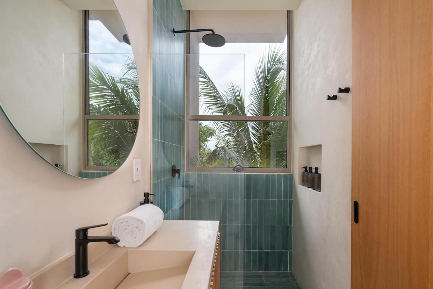 Apartment Chic Wrestaurant, Yoga, Coworking Areas *
