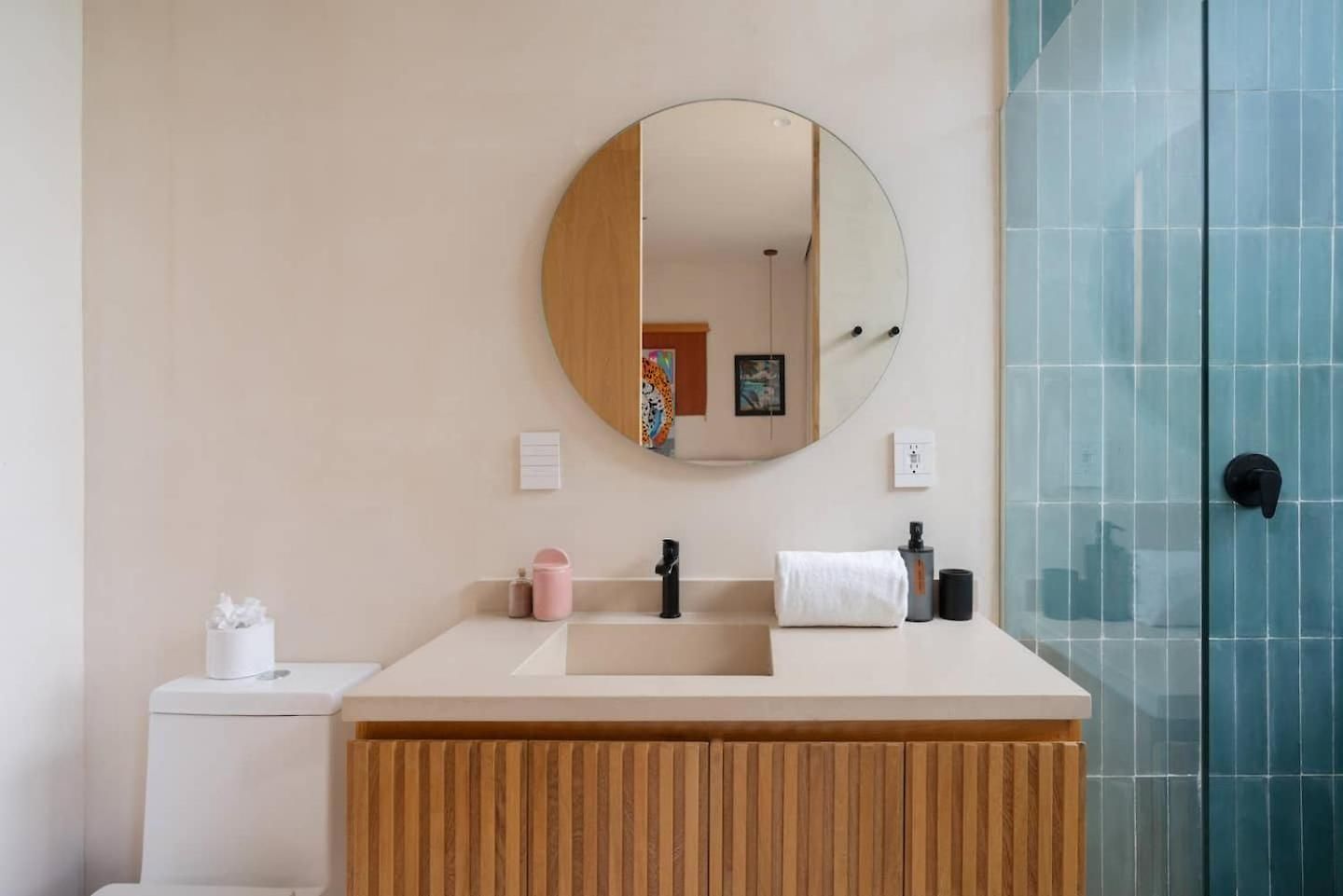 Apartment Chic Wrestaurant, Yoga, Coworking Areas