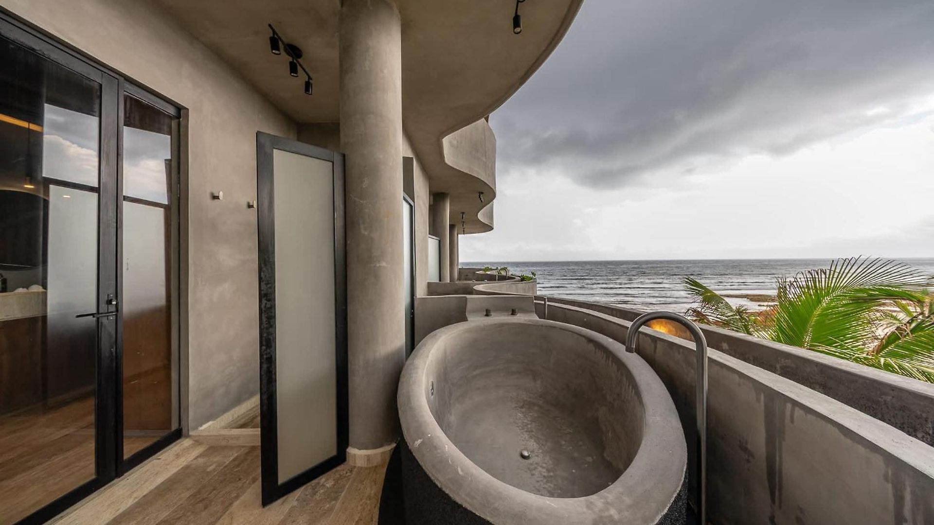 Oceanfront 4br Duplex In Maiim Tankah With Pool , & Gym Apartment