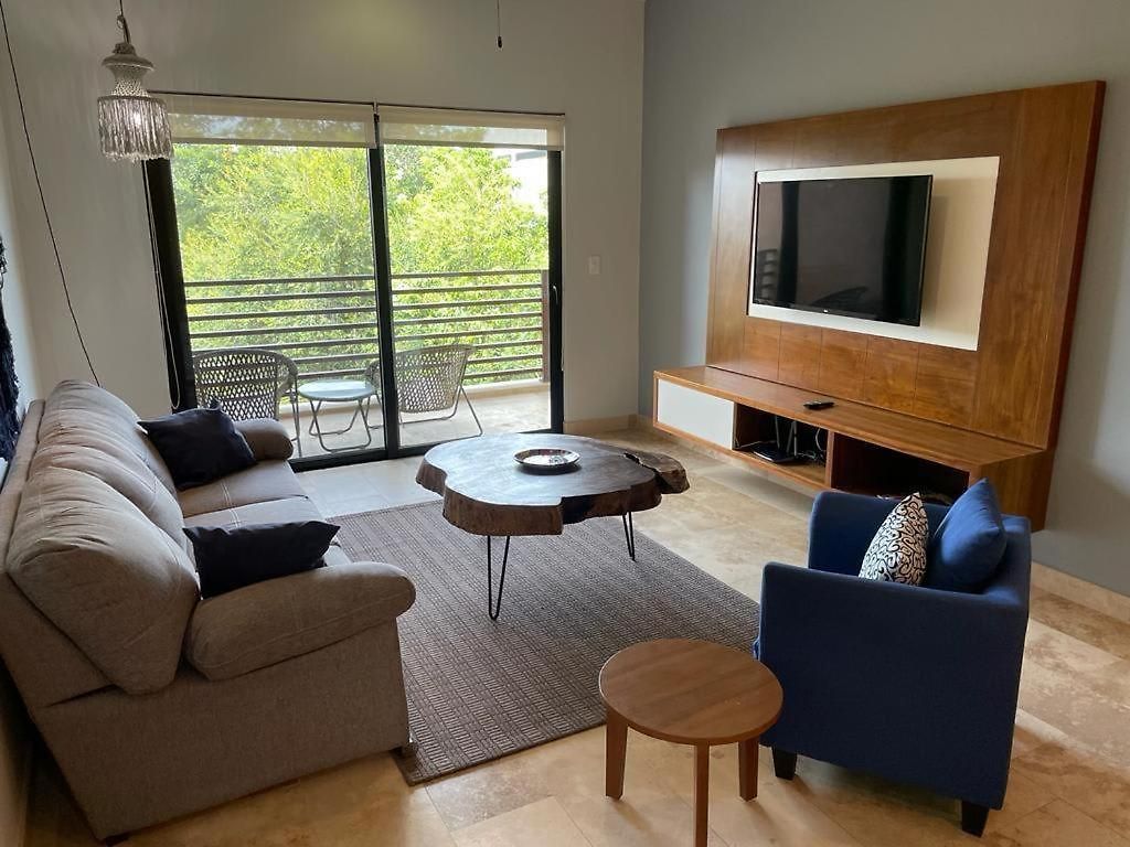 Penthouse 3br Only 1 Mile From *