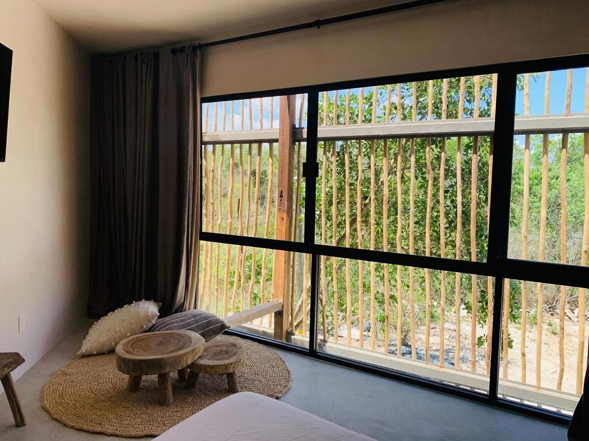 1 Bed Private Balcony Great Location