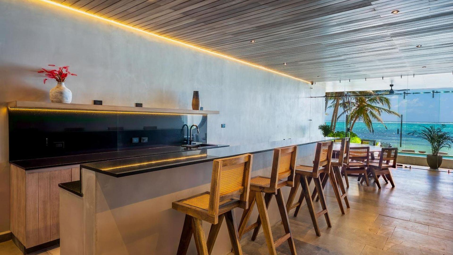 Luxury Beachfront 3br