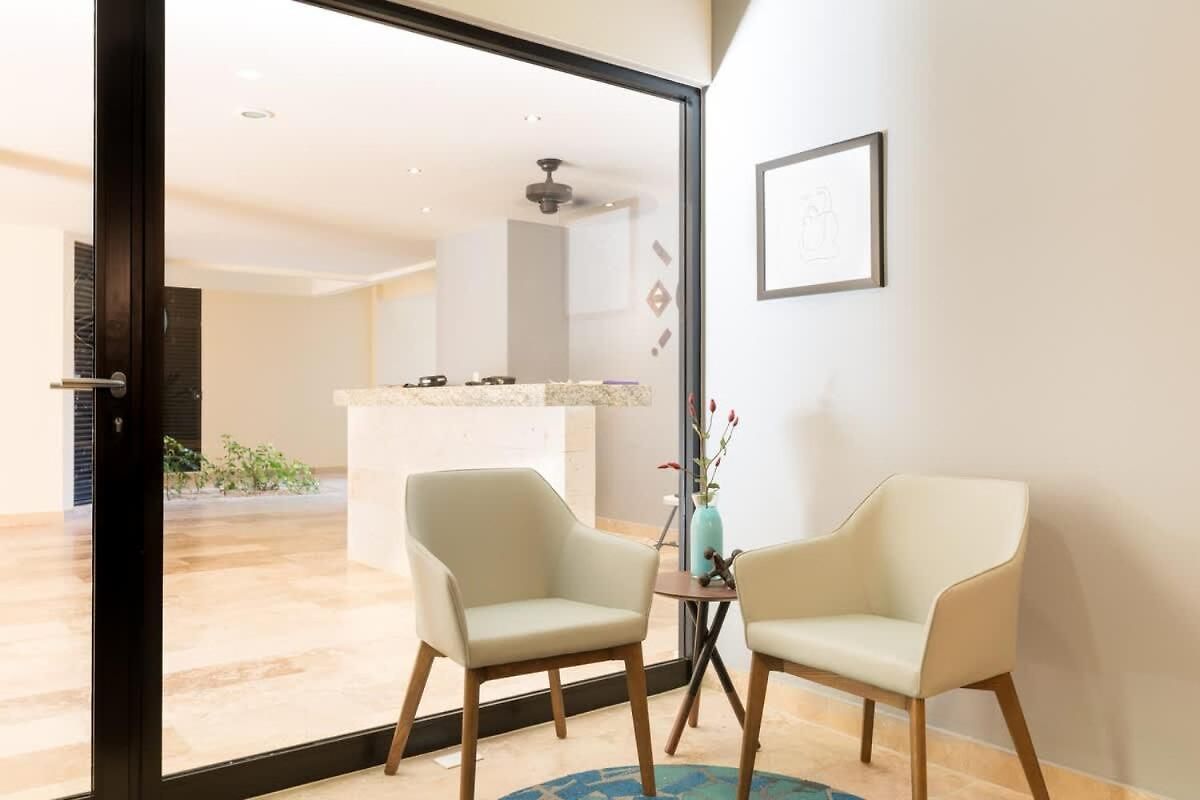 Penthouse 3br Only 1 Mile From Apartment