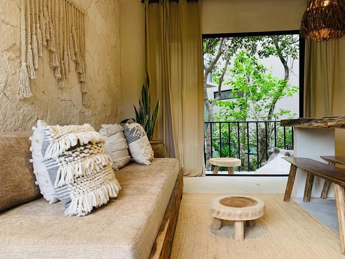 1 Bed Private Balcony Great Location Apartment *