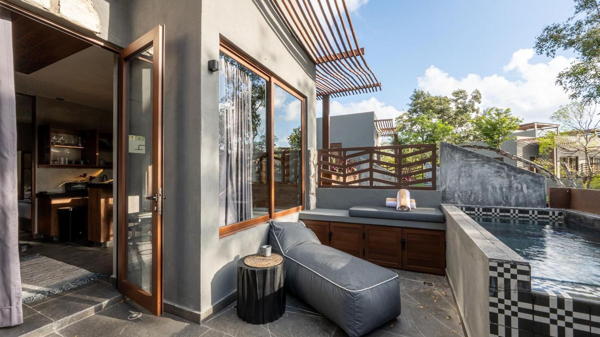 Nomad Humans Residences