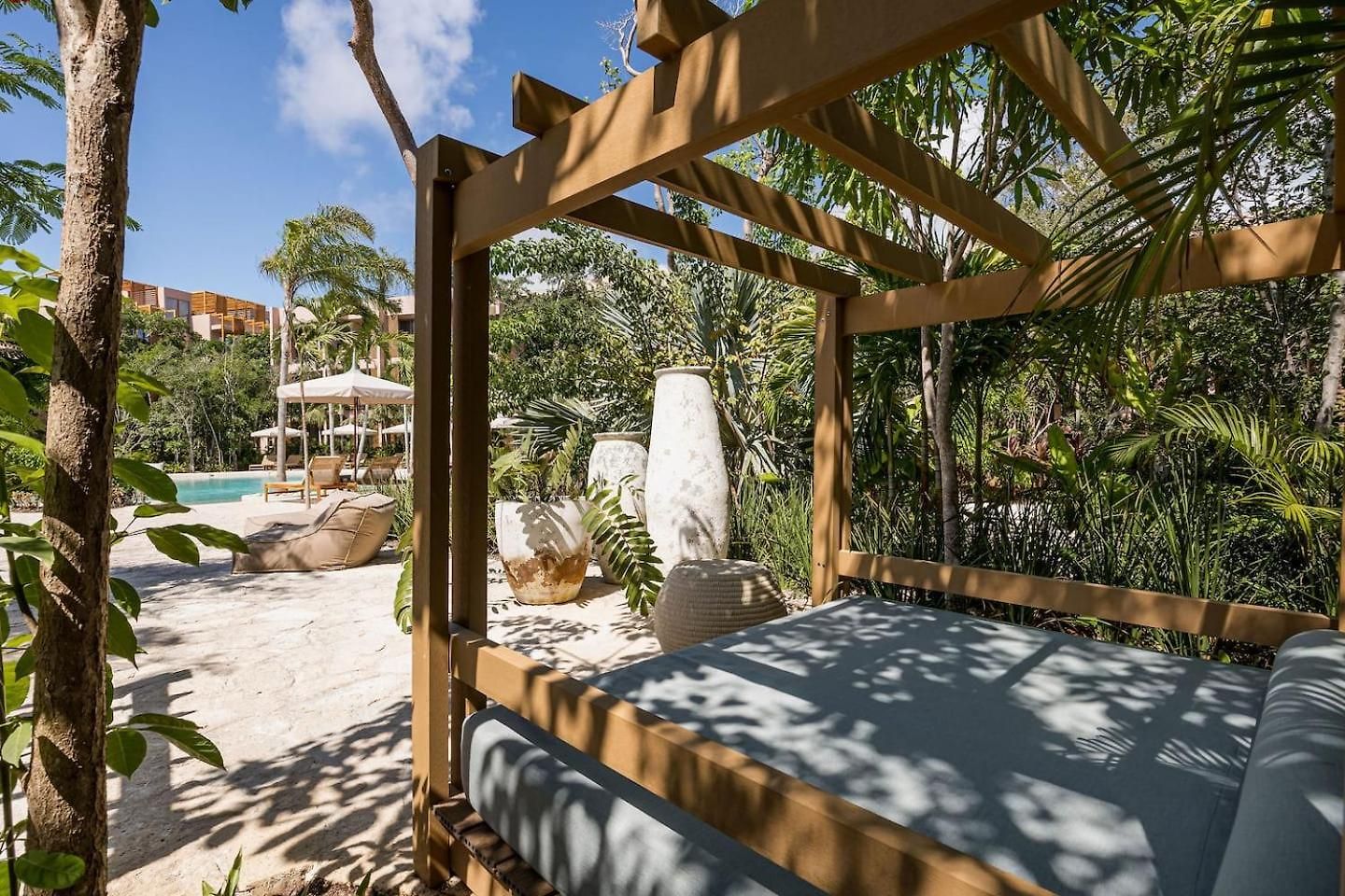 Chic Wrestaurant, Yoga, Coworking Areas