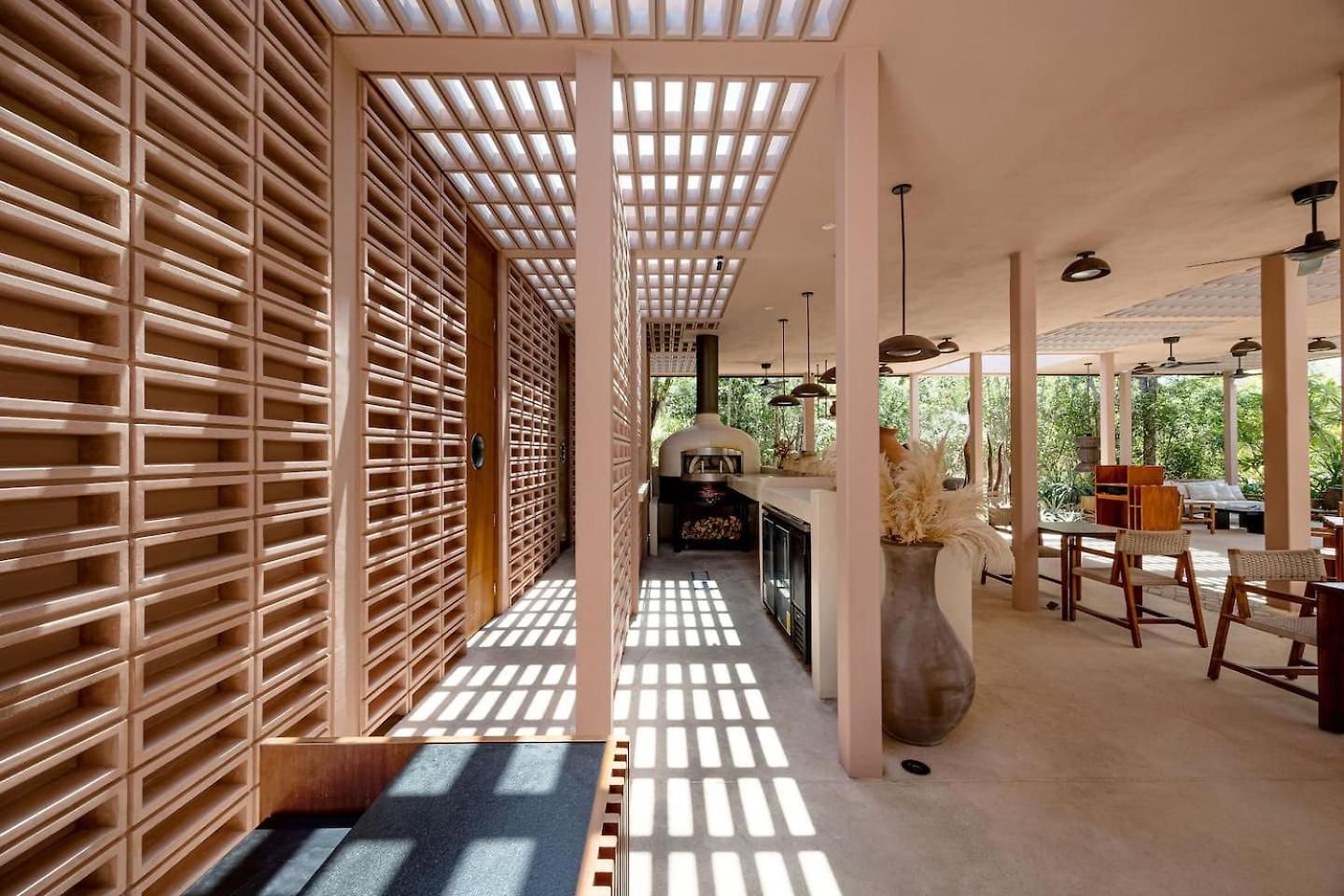 Chic Wrestaurant, Yoga, Coworking Areas Apartment