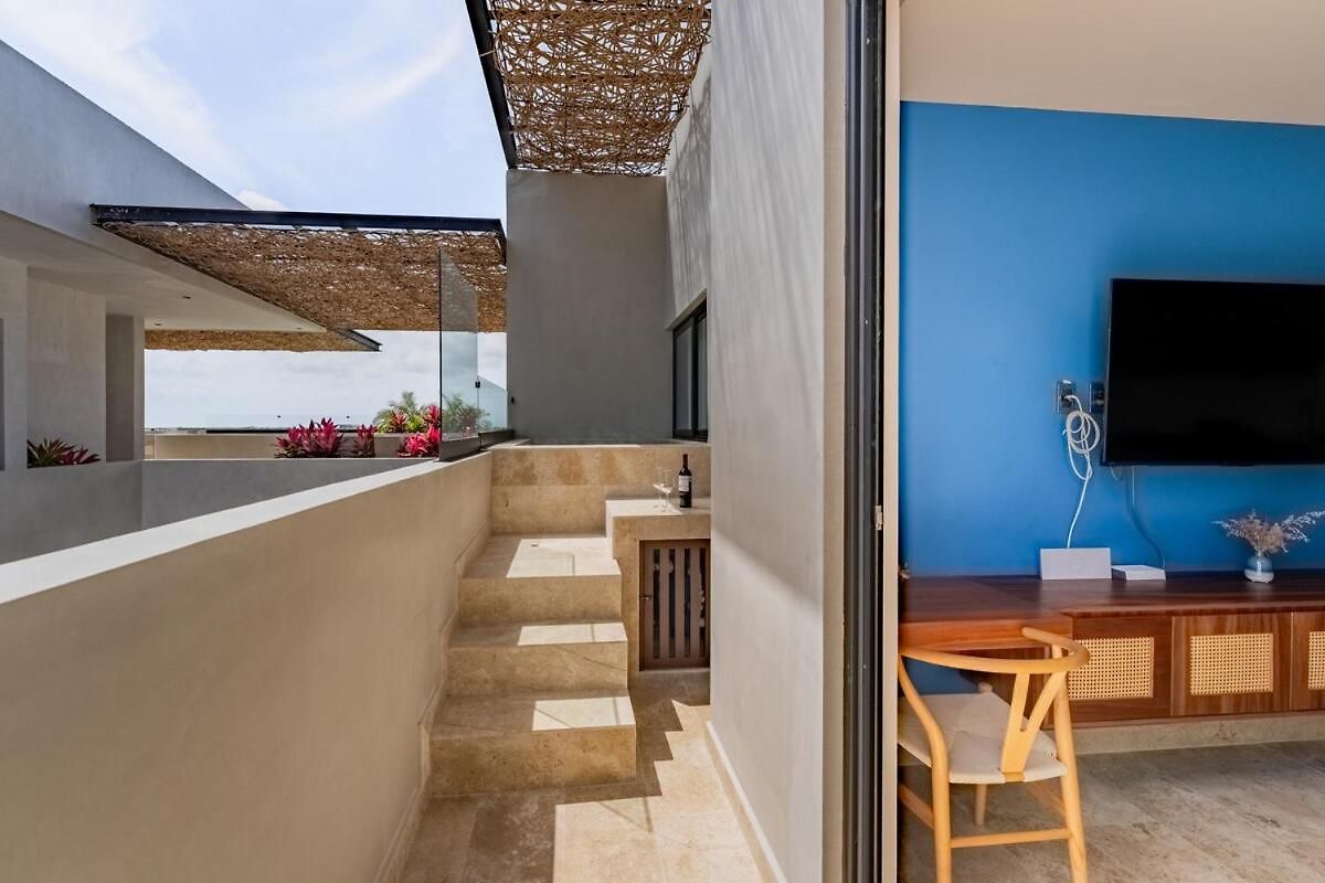 Tropical Penthouse 2br And Jacuzzi Apartment *